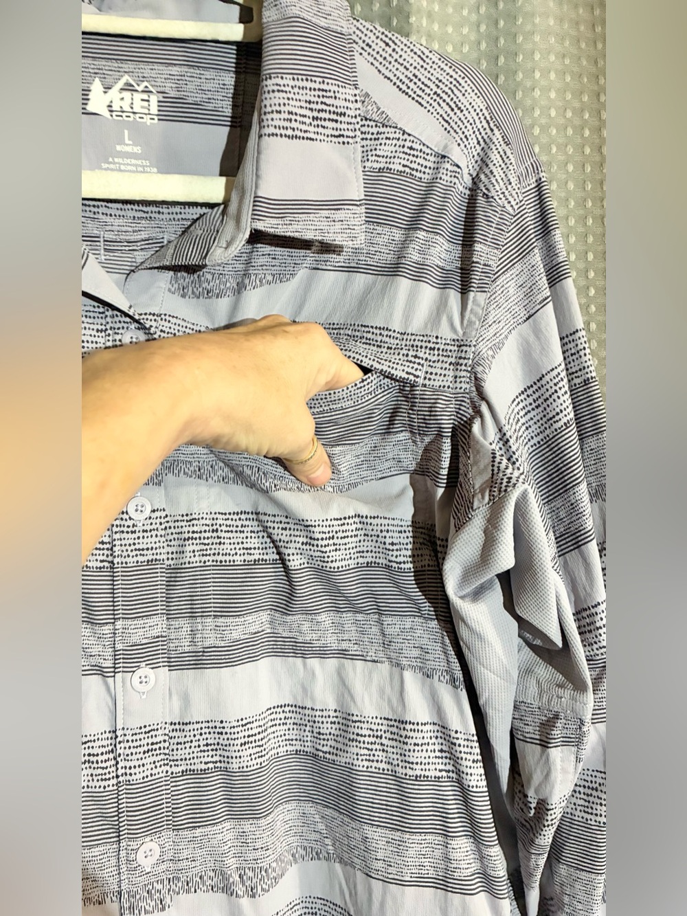 REI Co-op Athletic Wear Button Up Shirt Sz L Purple Snap Pockets Back Vent Outdo - Picture 4 of 15